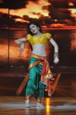 Drashti Dhami on the sets of Jhalak Dikhla Jaa 6 on 20th Aug 2013,1 (17).JPG